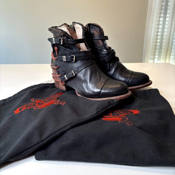 Freebird by Steven Crue Black Leather Ankle Boots Wrap Strap Buckle Women’s 8 - Picture 1 of 13